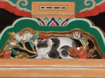 Спящая кошка Nemurineko