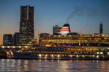 Вечерний круиз с видом на заводы Кавасаки