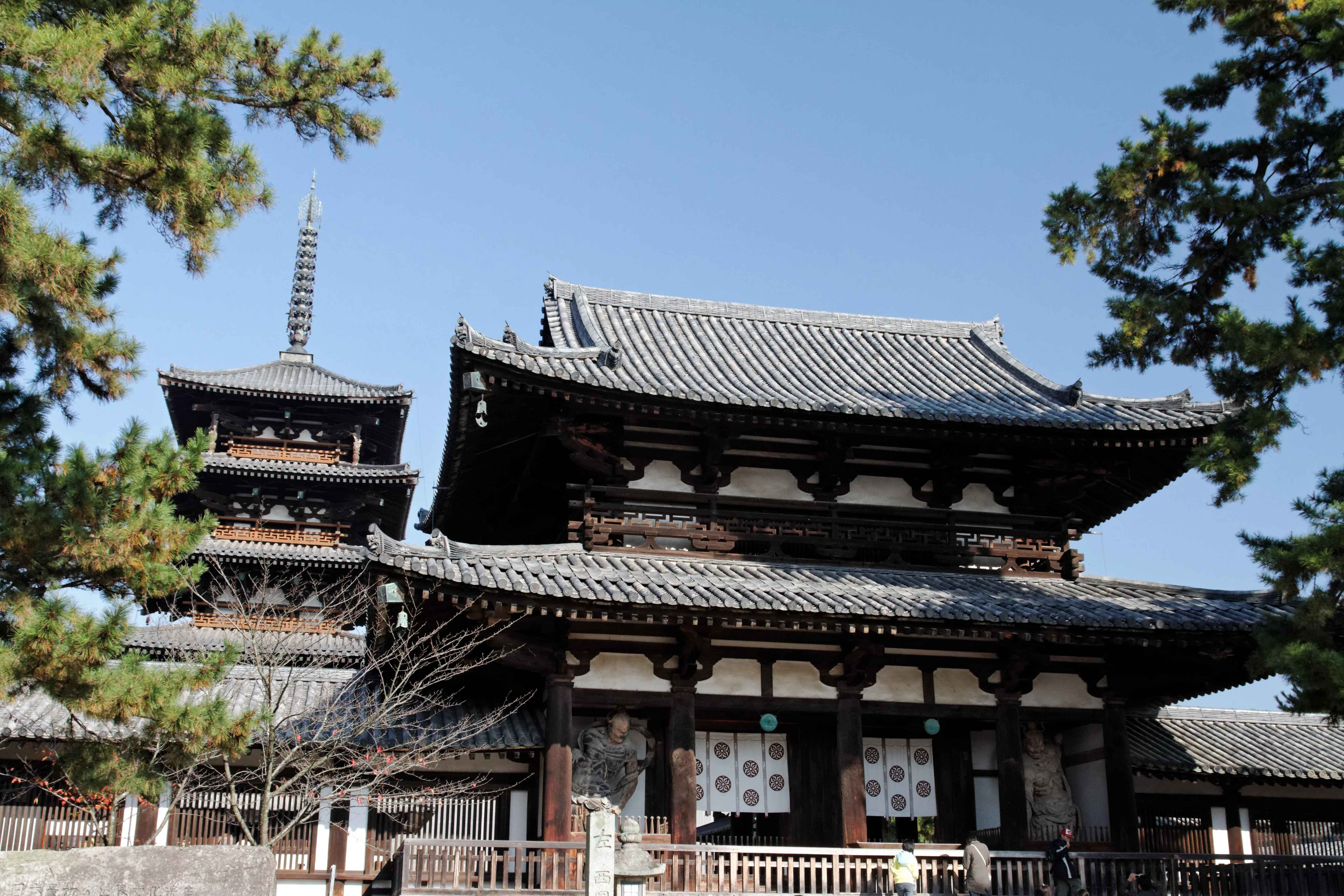 Центральные ворота Тюмон Chumon