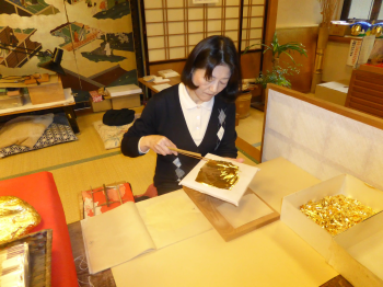 Декорирование изделий сусальным золотом