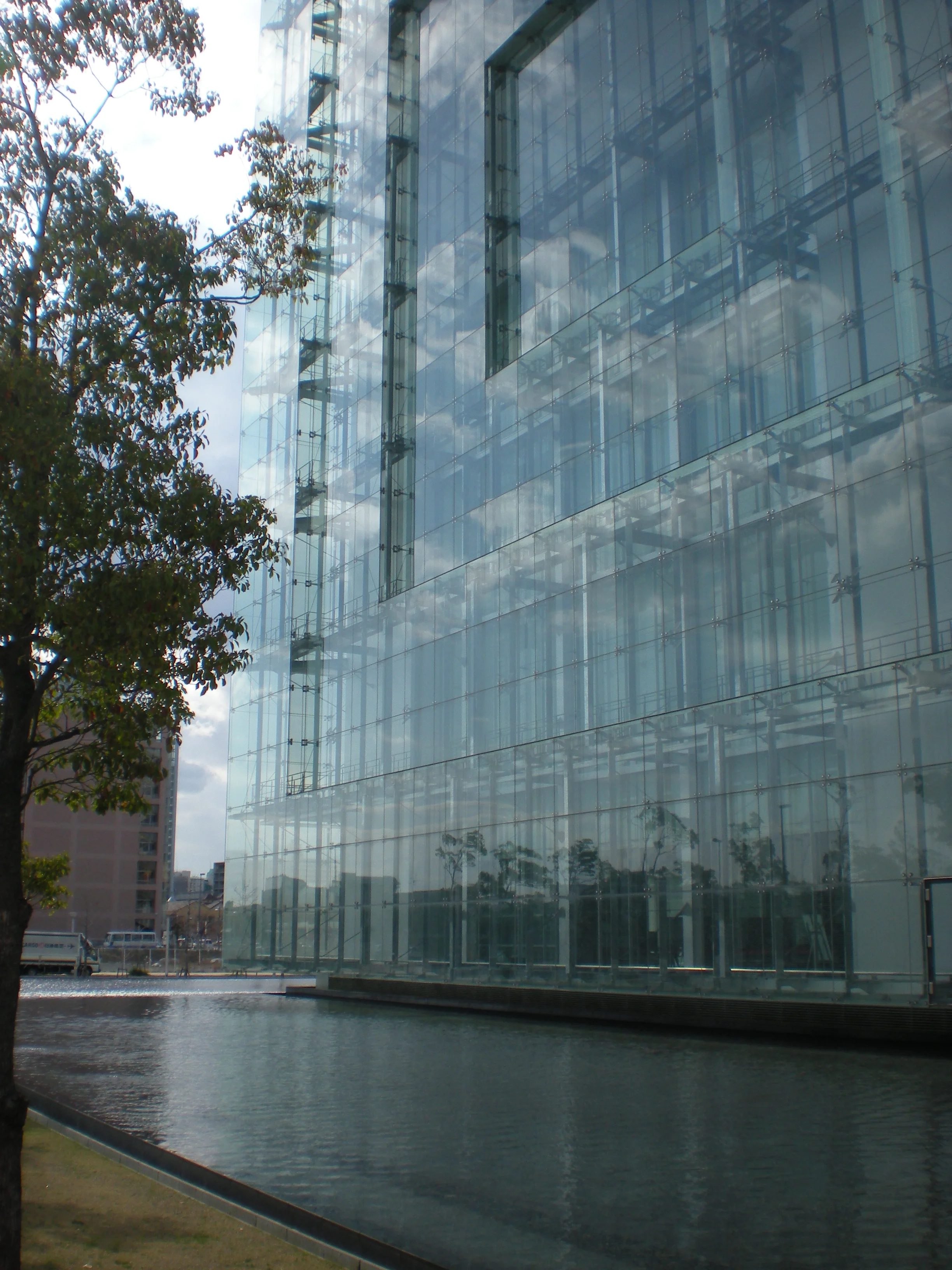 Мемориальный музей землетрясений Kobe Earthquake Memorial Museum