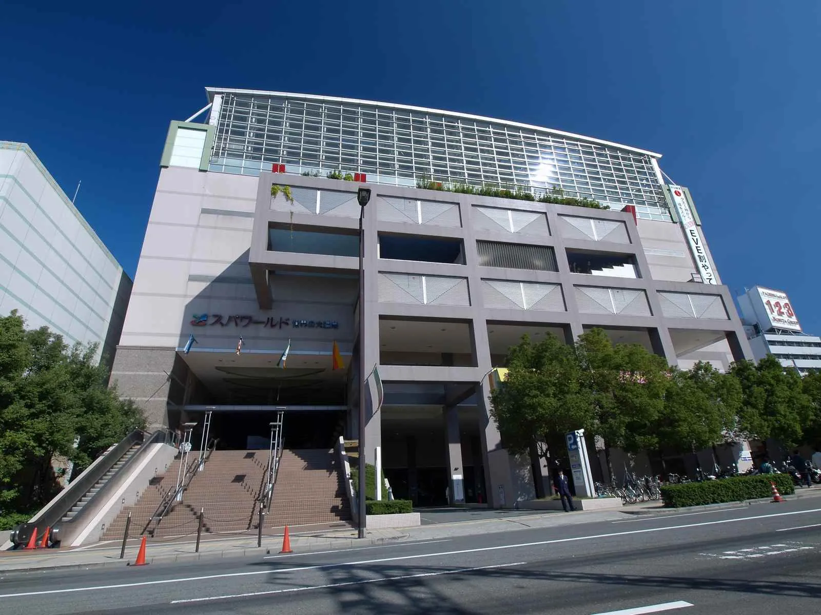 Spa World W236 - 投稿者により撮影, CC 表示-継承 3.0, httpscommons.wikimedia.org